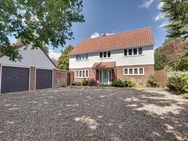 3 bedroom detached house for sale