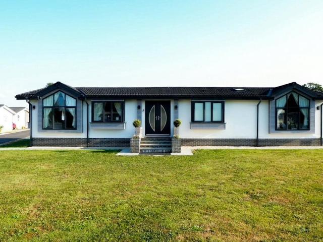 2 bedroom detached house for sale