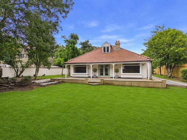 4 bedroom detached bungalow for sale