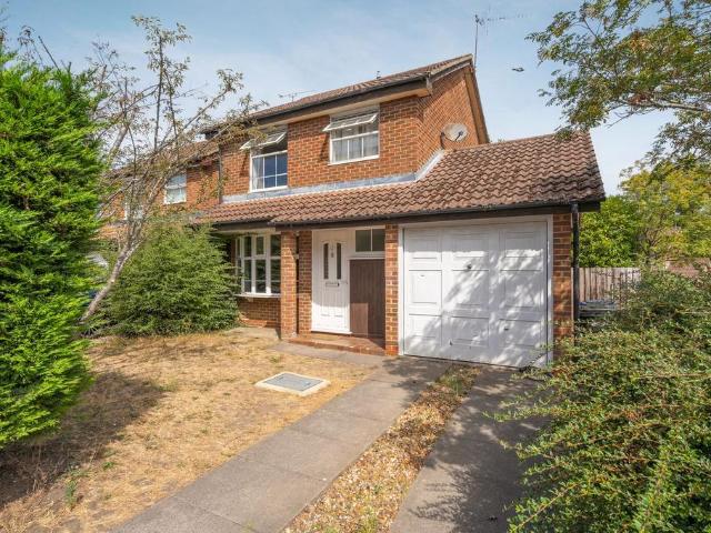 3 bedroom link detached house for sale
