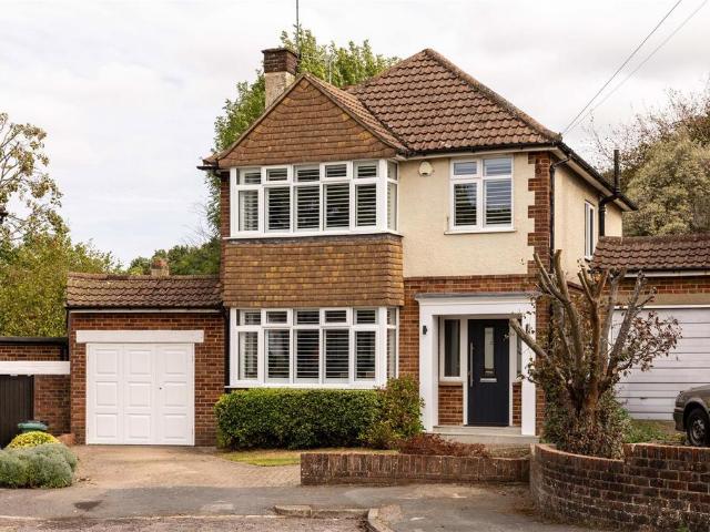 3 bedroom link detached house for sale