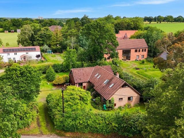 3 bedroom chalet for sale