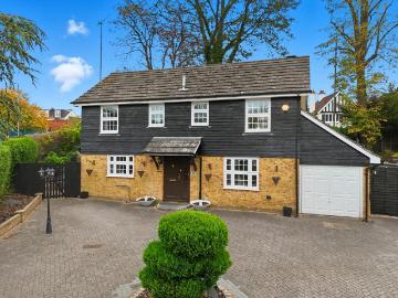 House for sale in Buckhurst Hill - Parking