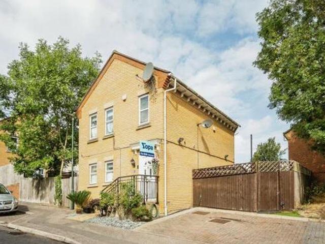 3 Bedroom Detached House For Sale In Chatham