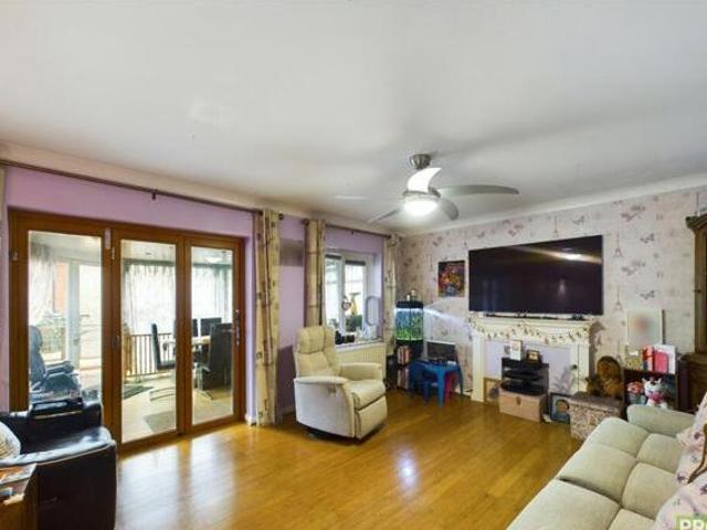 3 Bedroom Detached House For Sale In Aldershot, Hampshire
