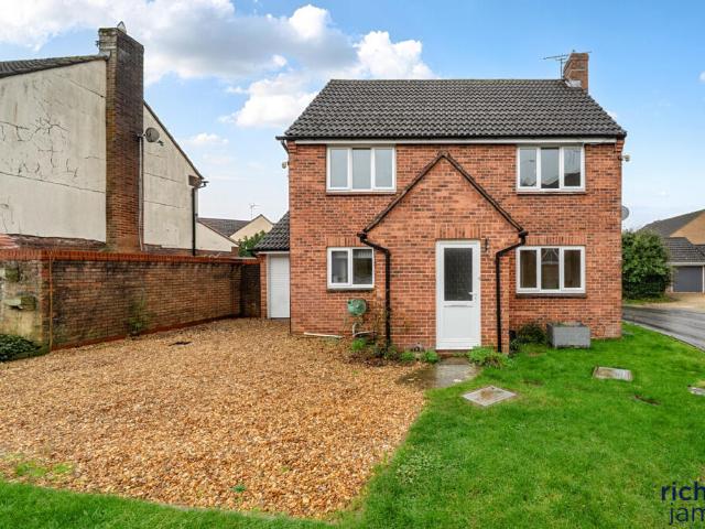 3 bedroom detached house for sale in Bainbridge Close, Grange Park, Swindon, SN5