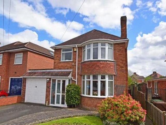 3 Bedroom Detached House For Sale In Bromsgrove, Worcestershire