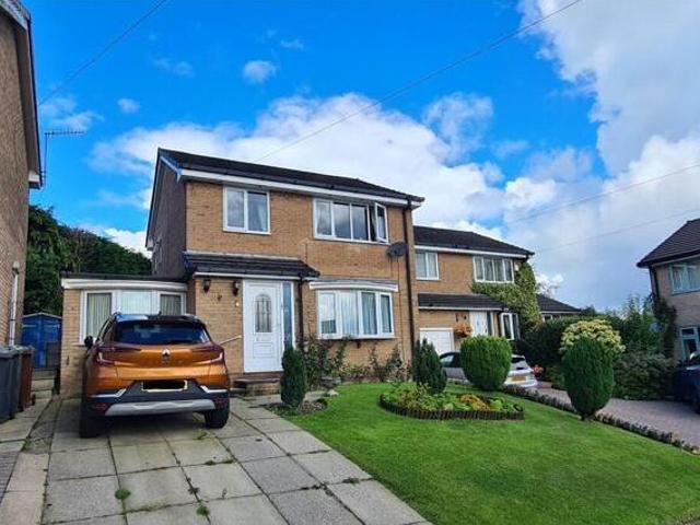3 Bedroom Detached House For Sale In Glossop, Derbyshire