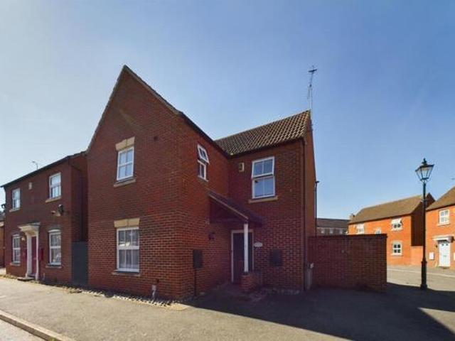 3 Bedroom Detached House For Sale In Fairford Leys
