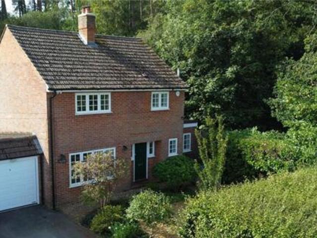 3 Bedroom Detached House For Sale In Farnham, Surrey