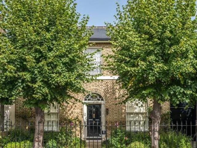 3 Bedroom Detached House For Sale In London