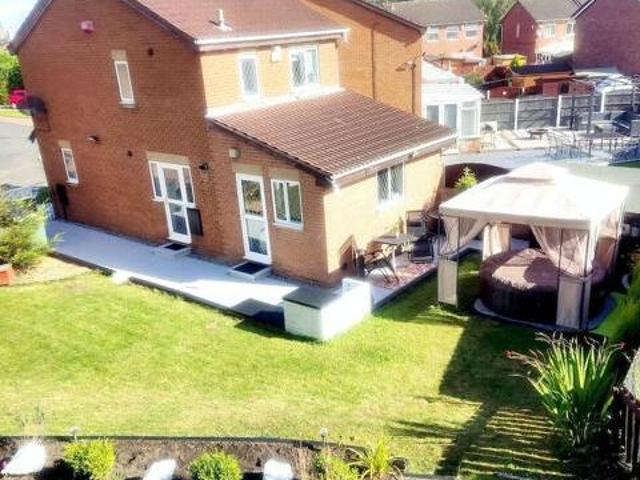 3 Bedroom Detached House For Sale In Leeds