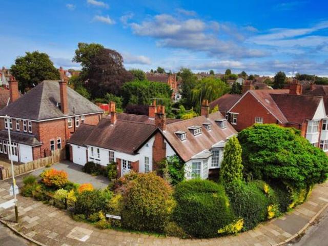 3 bedroom detached house for sale in St. Philips Road, Evington, Leicester, LE5