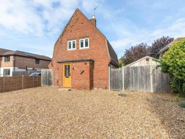 3 bedroom detached house for sale in Woods Road, Caversham, RG4