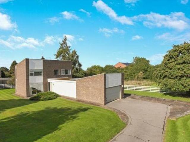 3 Bedroom Detached House For Sale In Wakefield, West Yorkshire