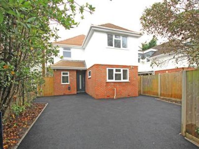 3 bedroom Detached house To Let