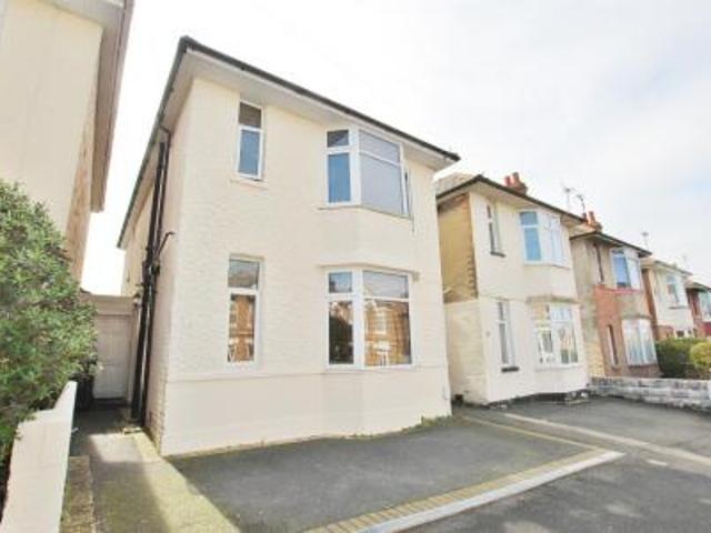 3 bedroom Detached house To Let