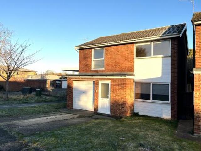 3 bedroom Detached house To Let