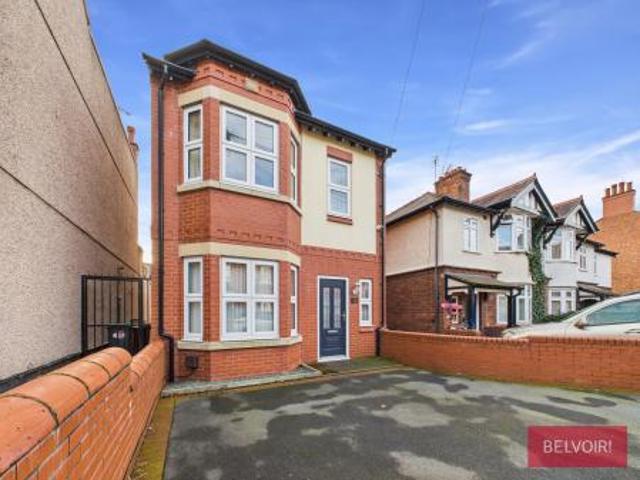 3 bedroom Detached house To Let