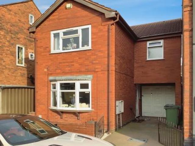 3 bedroom Detached house To Let
