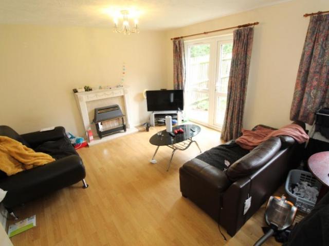 3 bedroom Detached house To Let