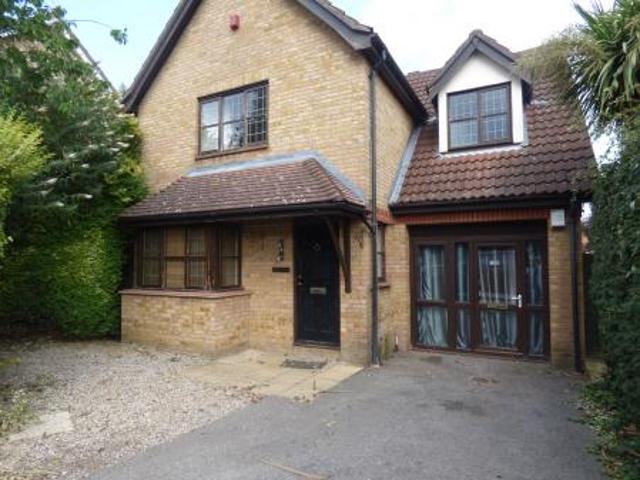 3 bedroom Detached house To Let
