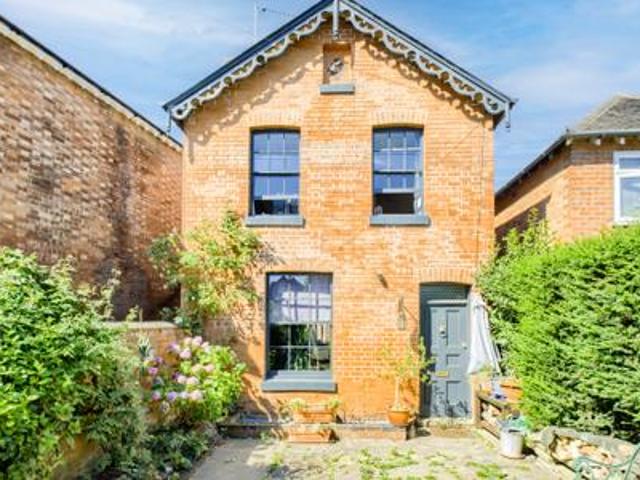 3 bedroom Detached house To Let