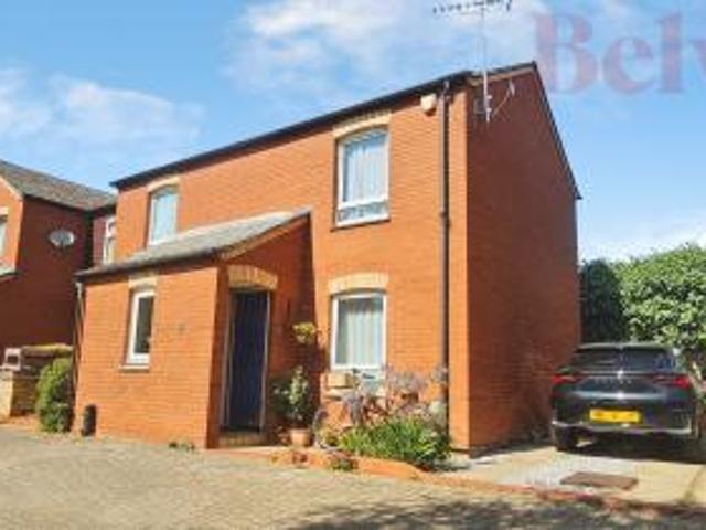 3 bedroom Detached house To Let