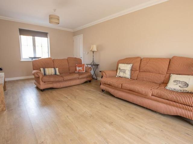 3 bedroom detached house to rent