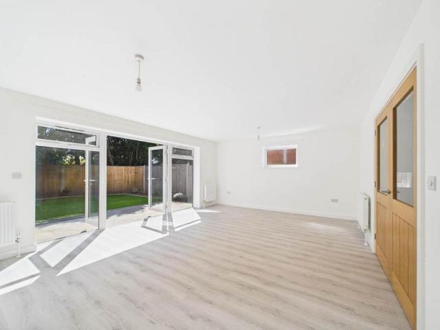 3 bedroom detached house to rent