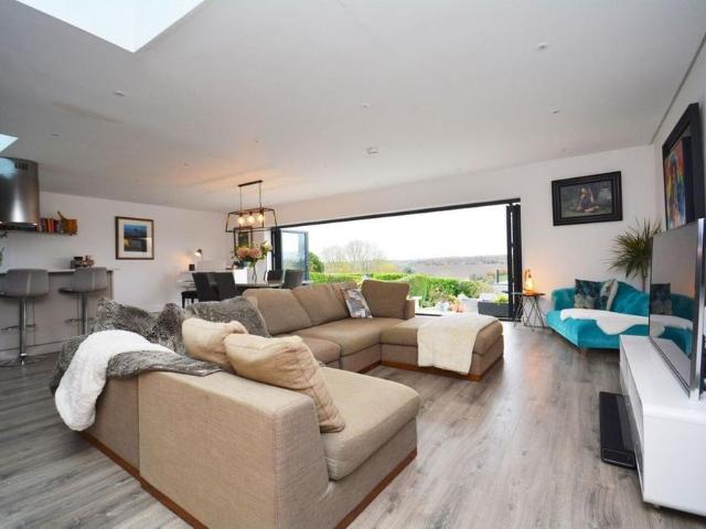 3 bedroom detached house to rent