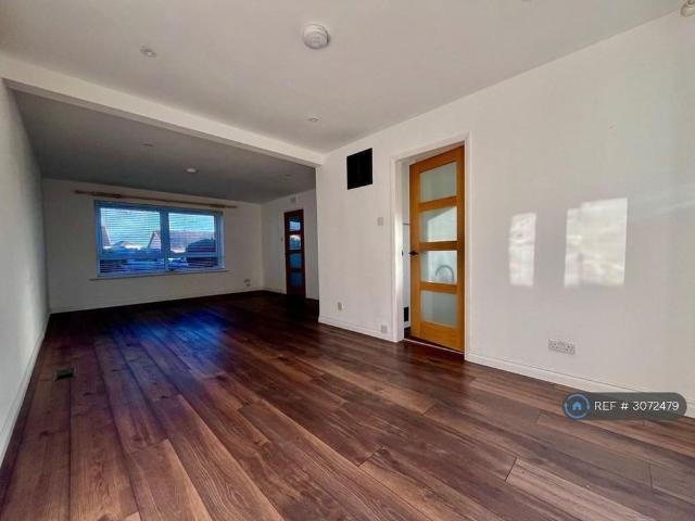 3 bedroom detached house to rent