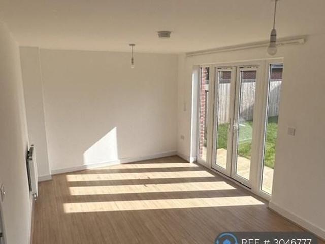 3 bedroom detached house to rent