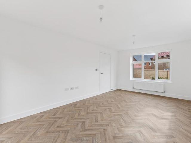 3 bedroom detached house to rent
