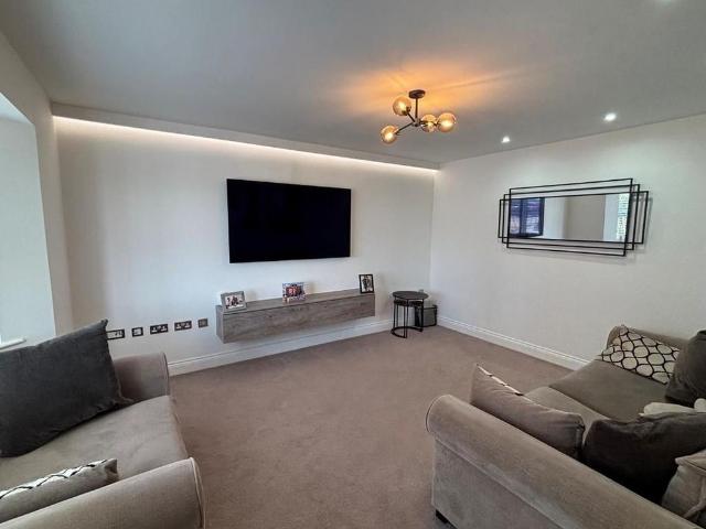 3 bedroom detached house to rent