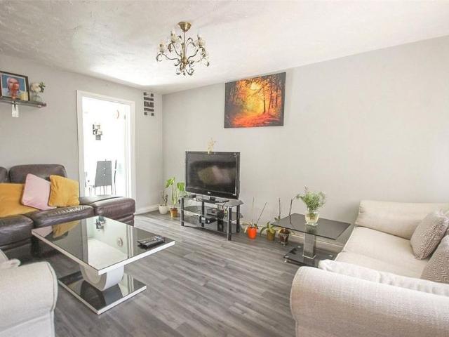 3 bedroom detached house to rent