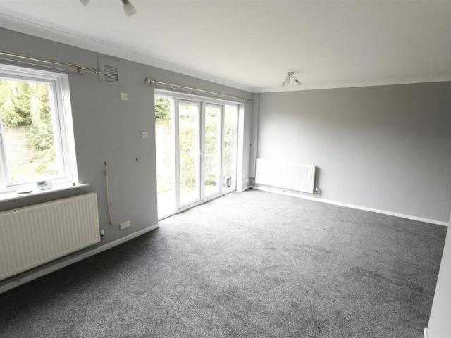 3 bedroom semi detached bungalow to rent