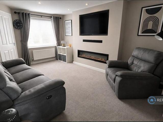 3 bedroom detached house to rent