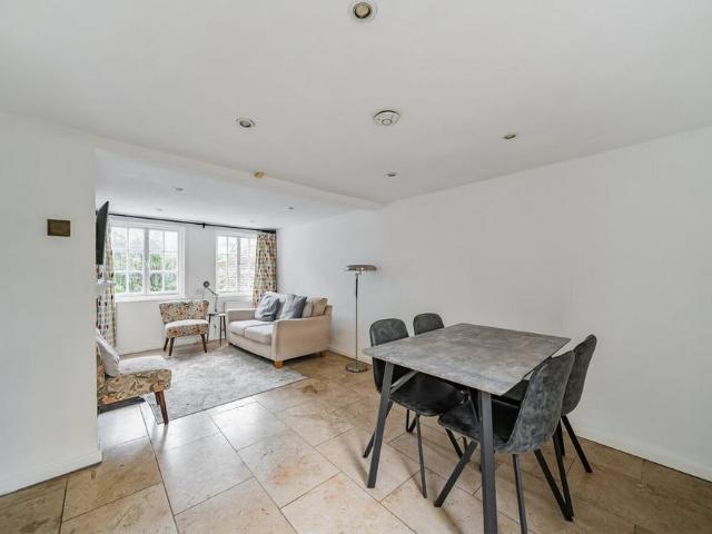 3 bedroom detached house to rent