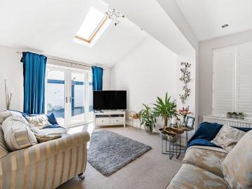 3 bedroom detached house to rent