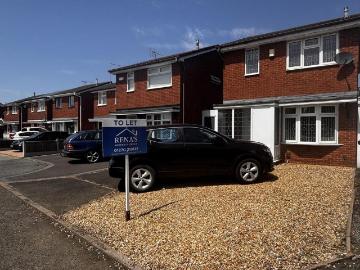 3 bedroom detached house to rent