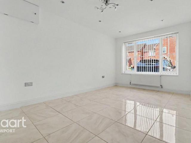 3 bedroom detached house to rent