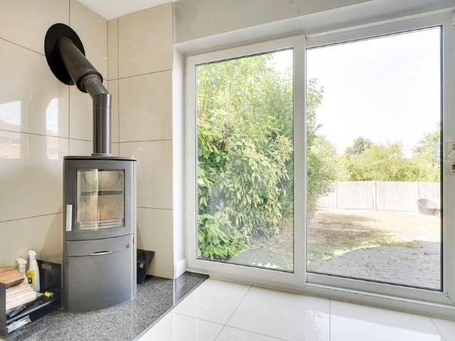 3 bedroom detached house to rent