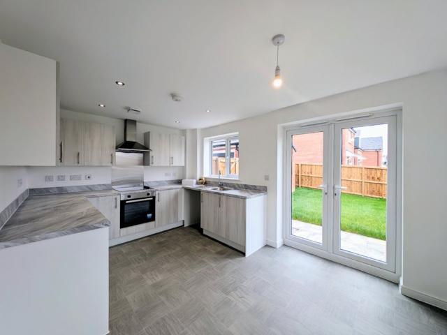 3 bedroom detached house to rent