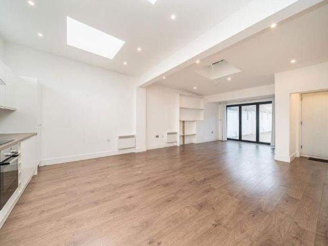 3 bedroom detached house to rent