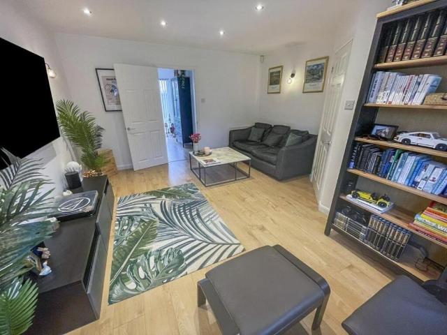 3 bedroom detached house to rent