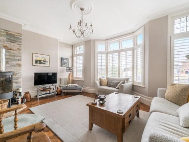3 bedroom detached house to rent