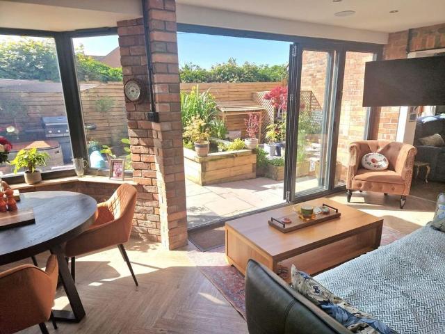 3 bedroom detached house to rent