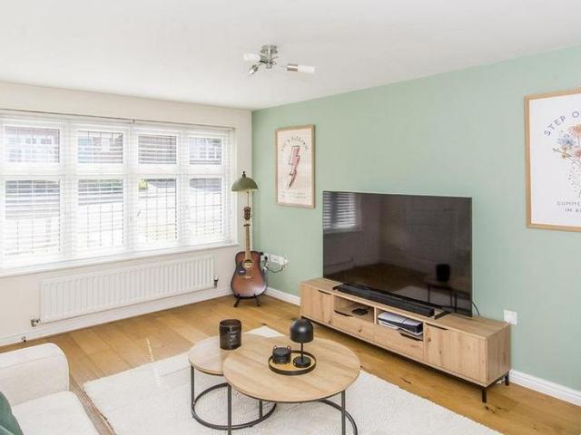 3 bedroom detached house to rent