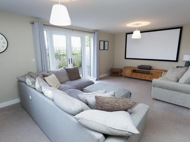 3 bedroom detached house to rent
